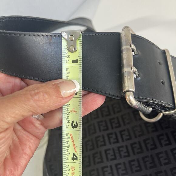 Authentic Fendi Vintage Zucca Canvas And Leather Oyster Bag Black Zip Closure - Picture 16 of 16